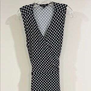 41 Hawthorn - 2x, black/white faux wrap dress, geometric pattern